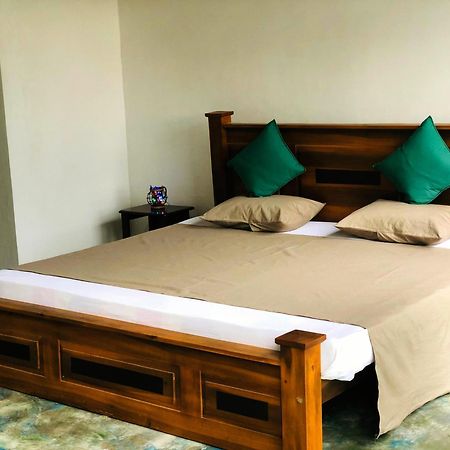 Barefoot Inn Kandy Zewnętrze zdjęcie